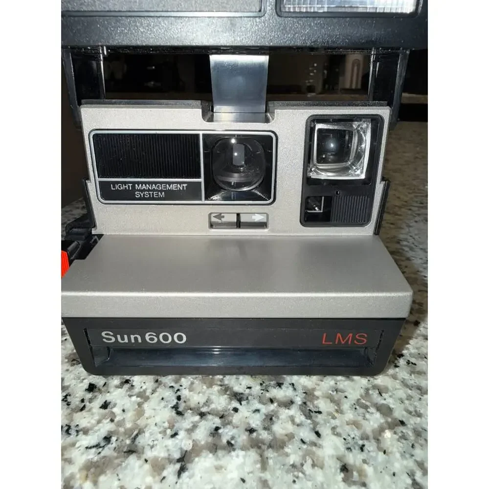 Vintage 1980's Polaroid Sun 600 LMS Light Instant Camera w original instructions